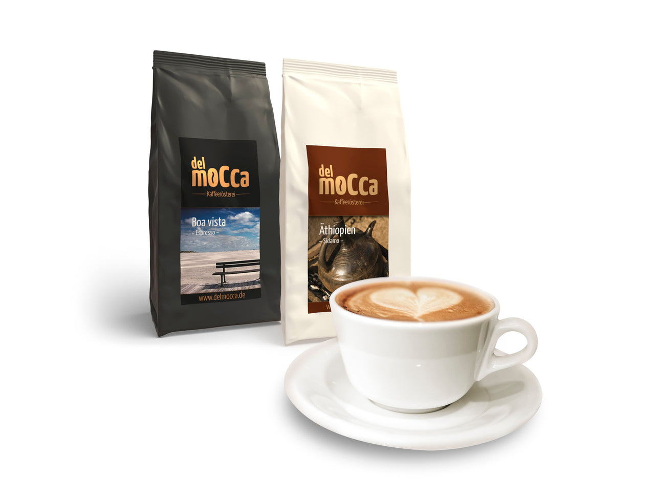 Espresso Packung, Kaffeepackung und eine Tasse Cappuccino 